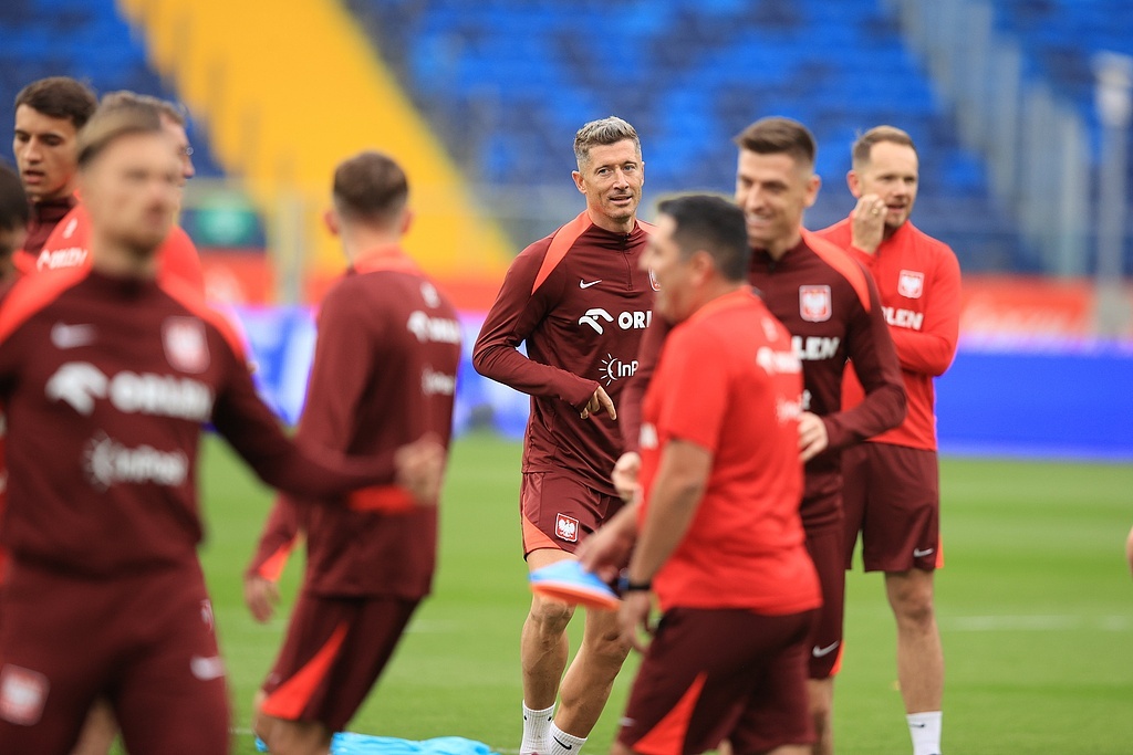 爱游戏电竞包含莱万多夫斯基爆冷击败热火，爆冷引爆全场！的词条